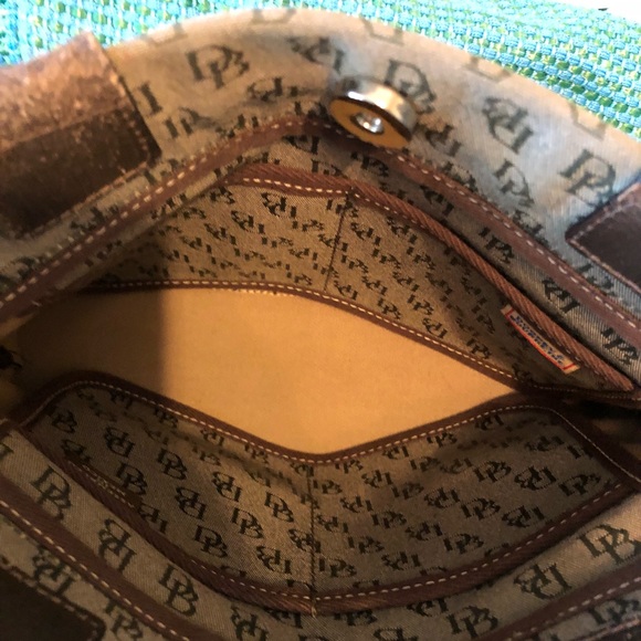 Dooney and Bourke Tulip tassel - Picture 3 of 3